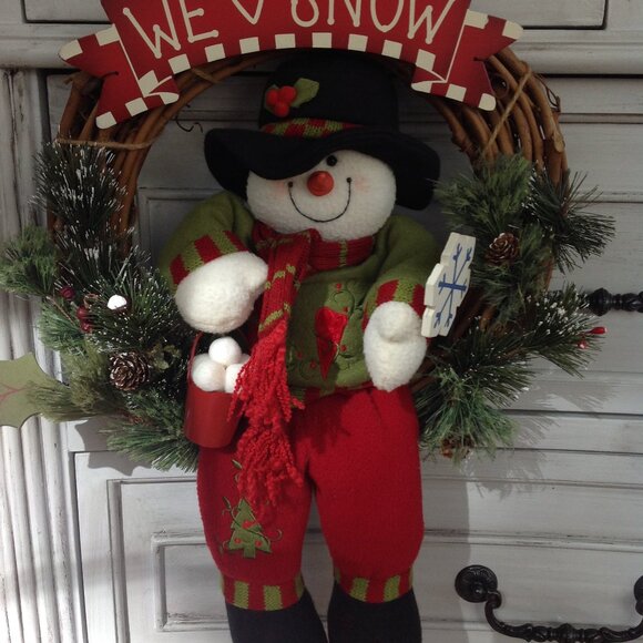 Adorable Snowman Christmas Wreath - Picture 2 of 4